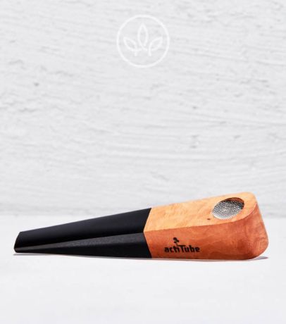 
Dřevěná fajka Bruyère s 9mm filtrem - elegantní design z kořene Bruyère pro bylinné směsi  
