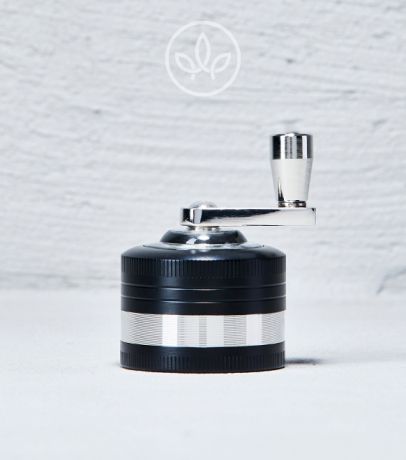 
Kovová drtička s klikou, průměr 40 mm, 3 díly, robustní kovové provedení pro e-shop Healthy Garden  
